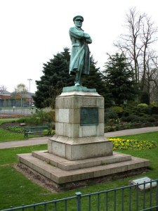 edward-john-smith-statue